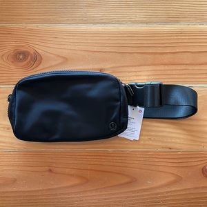 lululemon athletics Everywhere Belt Bag